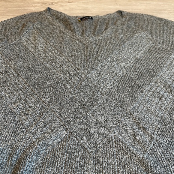 Smartwool Women's Shadow Pine Cable V-Neck Sweater - M - Picture 2 of 8